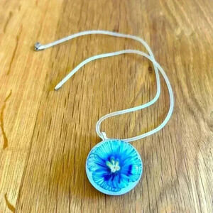 Vintage Glass blue flower pendant necklace